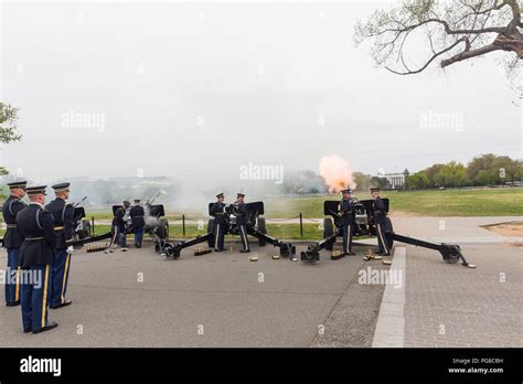 Members Of The 3rd Us Infantry Regiment Presidential Salute Battery