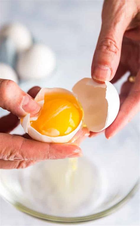 How To Separate Egg Whites From Yolks 2 Ways The Life Jolie Kitchen