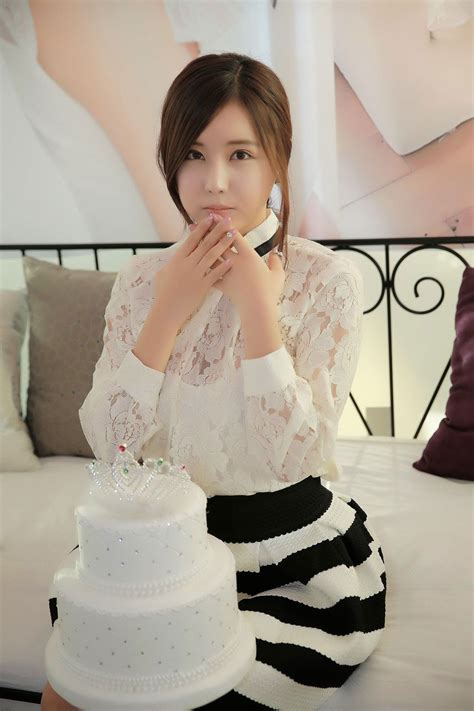 Korean Model Ryu Asian Woman Flower Girl Dresses Birthday Party