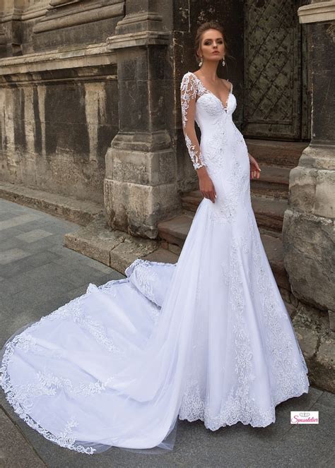 Se vi affascinano le icone del passato molto più delle influencer del presente, il miglior vestito da sposa una silhouette stampata ed aderente, quale quella a sirena, non fa per voi. abiti da sposa a sirena in pizzo con maniche lunghe ...