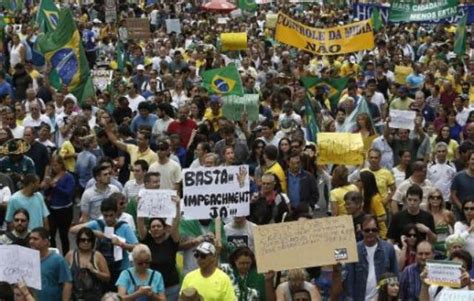 Sao Paulo 2500 Personnes Manifestent Contre Dilma Rousseff