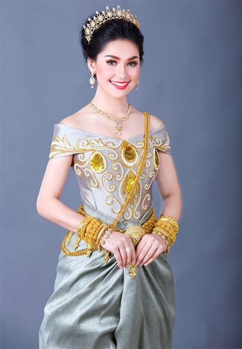Khmer Wedding Costume สาวสวย ผู้หญิง