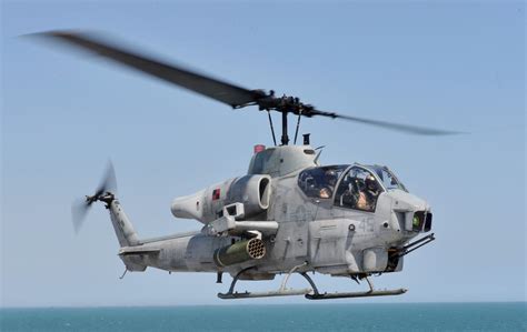 Military Why Does The Us Marines Continue To Fly The Ah 1 Cobra