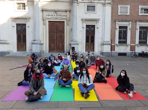 Leggere foto, leggere immagini, leggere fotografia per siti web gratis e immagini gratis immagini gratuite per personale. Legge Zan, a Reggio Emilia sorgerà una casa arcobaleno ...