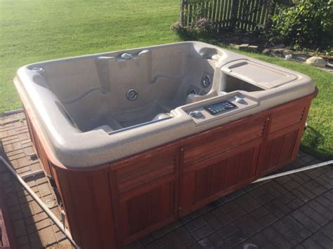 Sundance 3 4 Person Spahot Tub For Sale From United States