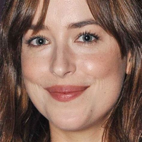 Dakota Johnson Makeup Brown Eyeshadow Nude Eyeshadow Peach Lipstick Steal Her Style