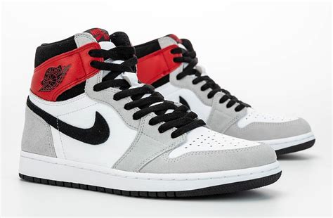 The air jordan i was the first shoe to be worn in the nba with multiple colors. 【スニダンで購入可】9/4発売 NIKE AIR JORDAN 1 HIGH OG "LIGHT SMOKE ...