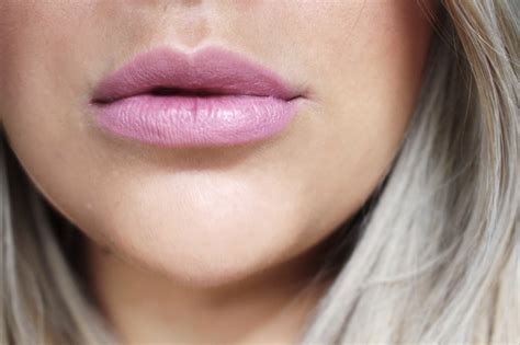 Velvet matte lipsticks were popularized by south korea first, but that didn't stop western brands from coming up with their own version in the last year or so. Malinqa radzi jakie kosmetyki warto kupić : Revlon super ...