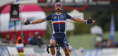 Julian alaphilippe s'est imposé ce dimanche à imola lors de la course sur route des championnats du monde. WK 2020: Julian Alaphilippe grijpt wereldtitel in Imola ...