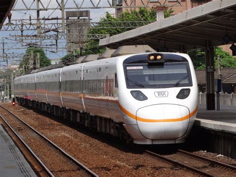 太魯閣號和普悠瑪號是台鐵最快的車種 是專門跑東部幹線的自強號 普悠瑪號雖然加入不久，總是會有華麗的表現 太魯閣號營運已6年了，能力不輸給普悠瑪號 所以小弟我製作了太魯閣號&普悠瑪號的特輯篇 喜愛火車迷的你，看這部影片準沒錯! Blair's 鐵道攝影: TEMU1007傾斜式電聯車 太魯閣號(Taroko Express)