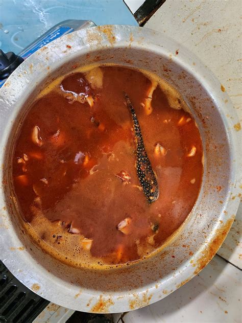 Tak Sempat Hidang Masa Raya, Anak Biawak Terjun Masuk Dalam Sambal