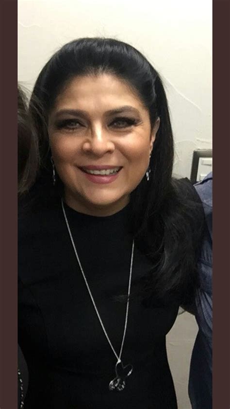 The place of birth (pob): Pin de Vania Mendes em Victoria Ruffo