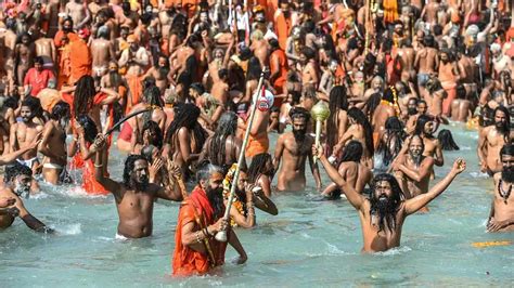 Kumbh 2021 Devotees Take Holy Dip At Har Ki Pauri Ghat Dynamite News