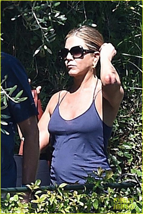 Jennifer Aniston Enjoys Some Fun In The Sun In Italy Photo 4120185