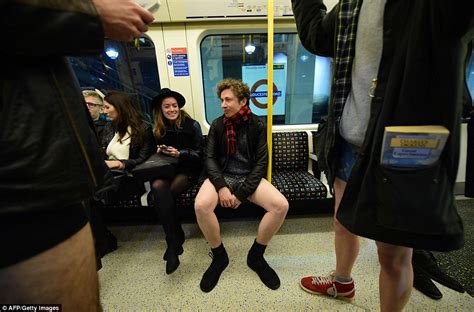 Video Shows New Yorkers On The 15th Annual No Pants Subway Ride Daily Mail Online