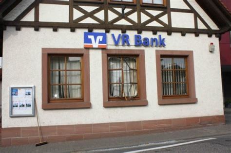 Ein geldautomat ihrer vr bank westthüringen eg ist auch von ihrem zuhause nicht allzu weit entfernt. Steinfeld: Geldautomat bei VR Bank gesprengt - Pfalz-Express
