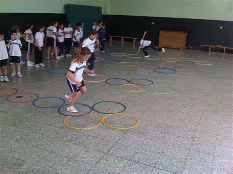Juegos tradicionales para colorear rayuela : Colegio Cristo Rey y San Rafael: - Un juego para los niños ...