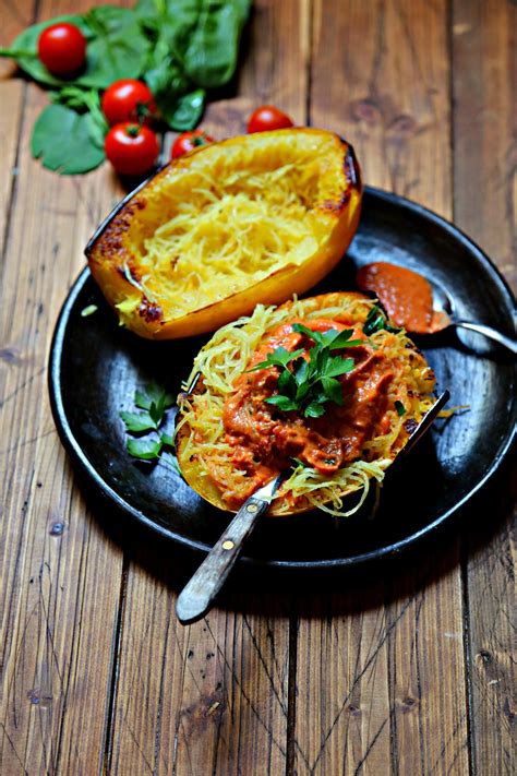 Spaghetti Squash With Spinach Tomatoes And Goat Cheese Bell Alimento