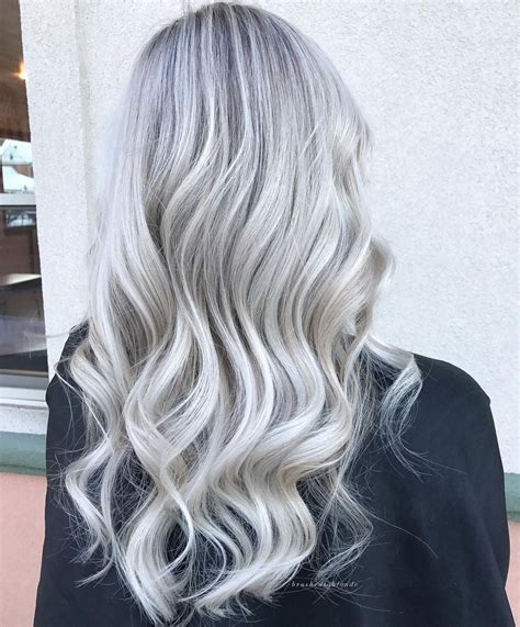 Silver Blonde Hair Highlights A Trending Hair Color For 2023 Homyfash