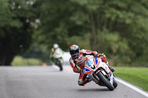 cadwell bsb ray marches with ease to his debut supersport win bikesport news