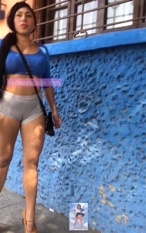 Sexy Chica Con Shorts Apretados Marcando Todo Mujeres Bellas En La Calle