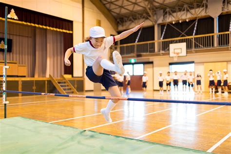 Alternative spelling of 走高跳 (high jump). 尾道市立土堂小学校 平成31年度 学年のページ 4年生 体育「走り ...