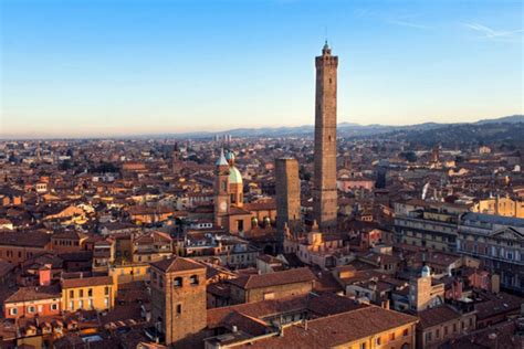 Book an hotel and find all information on accommodation, restaurants, places to see, events and activities. La success story del Comune di Bologna - 3CiME