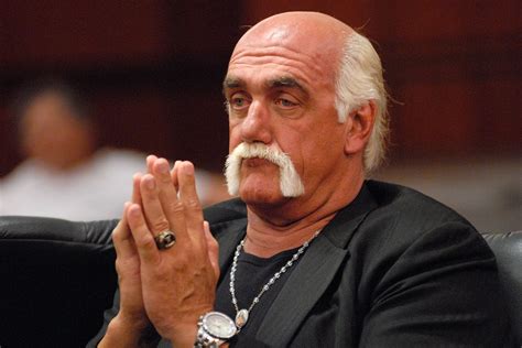 Judge Makes Head Gear Ruling In Hulk Hogan Gawker Case Fox Sports