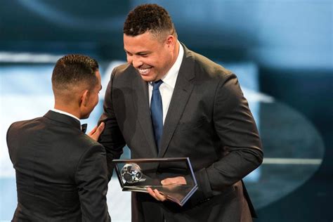 Faiz subri rakam swafoto dengan cristiano ronaldo impian faiz subri tercapai k. Mohd Faiz Subri wins 2016 Puskas award for goal of the ...