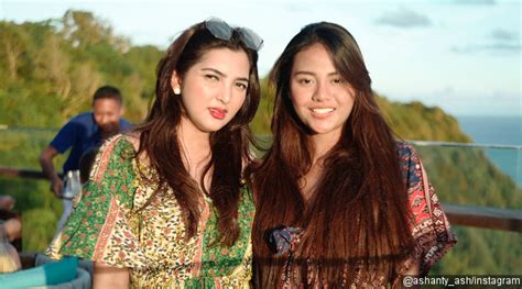 The power of make up memang menjadi salah satu hal yang tak asing lagi. Ashanty Seksi di Bali, Aurel Hermansyah Cantik Natural ...