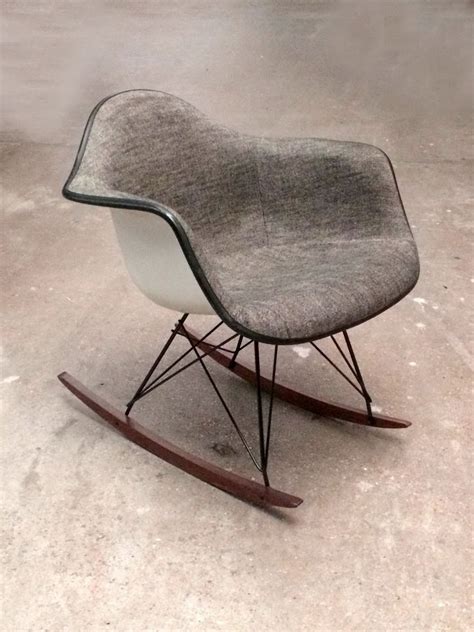 Ich verkaufe einen seltenen vintage fiberglass rocking chair von vitra von charles & ray eames mit. Rocking chair in fiberglass parchment, Charles & Ray EAMES ...