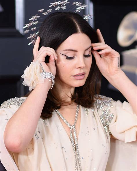 How To Achieve Lana Del Rey S Grammy Awards Cat Eye In Steps E