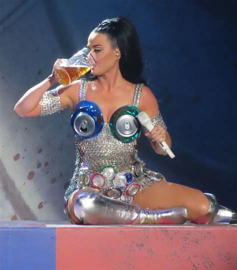 Katy Perrys £125million Las Vegas Show Play Kicks Off With A Giant Singing Poo