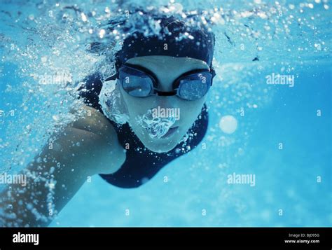 Girl Swims Towards Camera Underwater Stock Photo Alamy