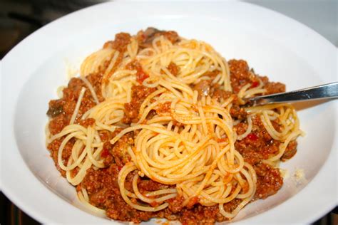 Easy Spaghetti Bolognese Recipe - Arie's Kitchen