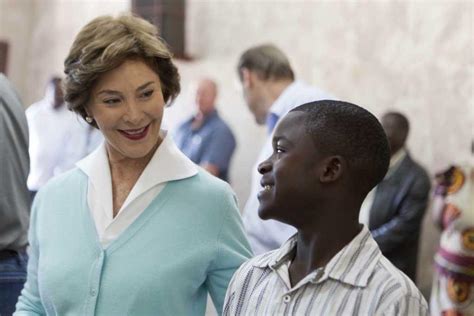 إكتشاف مومياء بلسان ذهبي في مصر. ميلانيا ترامب تزور أفريقيا.. ماذا فعلت سيدات أمريكا في ...