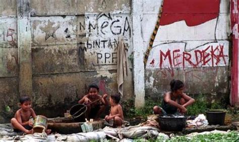 Orang miskin butuh rumah layak bukan rumah indah nawacitalib. 115 Juta Orang Indonesia Nggak Miskin Lagi Tapi Tak Bisa ...