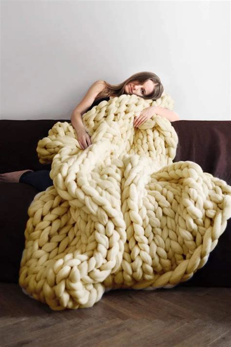 Amazons Coziest Blankets Are The Answer To Ting Everyone On Your List Cozy Throws Cozy