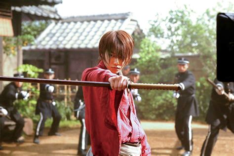 Кэнсин противостоит загадочному торговцу оружием. Rurouni Kenshin The Live Action | Kenshin le vagabond ...