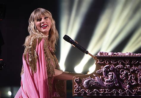 Taylor Swift To Receive Billboards First Ever Woman Of The Decade Award Entertainment News