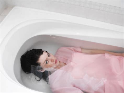 Wallpaper Pink Portrait Woman White Selfportrait Girl Self Bathroom Bath Bathtub Nic