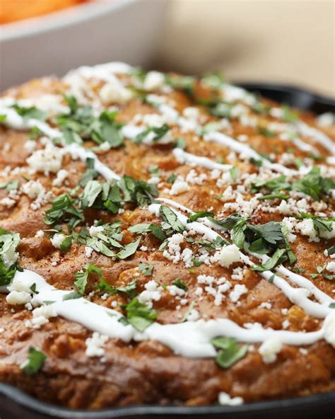 Sour cream contributes tangy flavor and a softer texture, and there are a ton of corn kernels to ensure you get several in each bite. Leftover Cornbread Recipes : Mexican chili cornbread casserole recipe - New Leaf Wellness : This ...