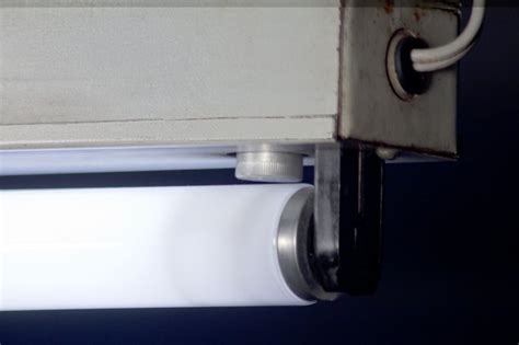 How To Replace The Starter For A Fluorescent Light Hunker