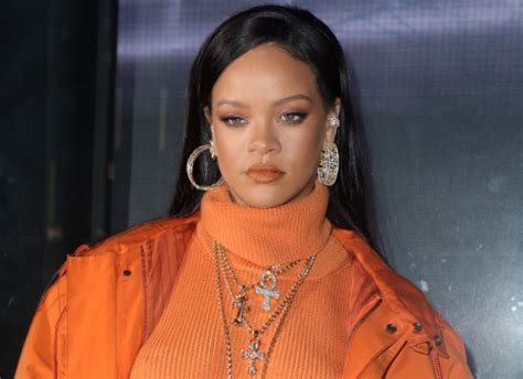 Rihanna Tells Fans To Stop Asking About Her Album Says ‘im Trying To Save The World Unlike Y