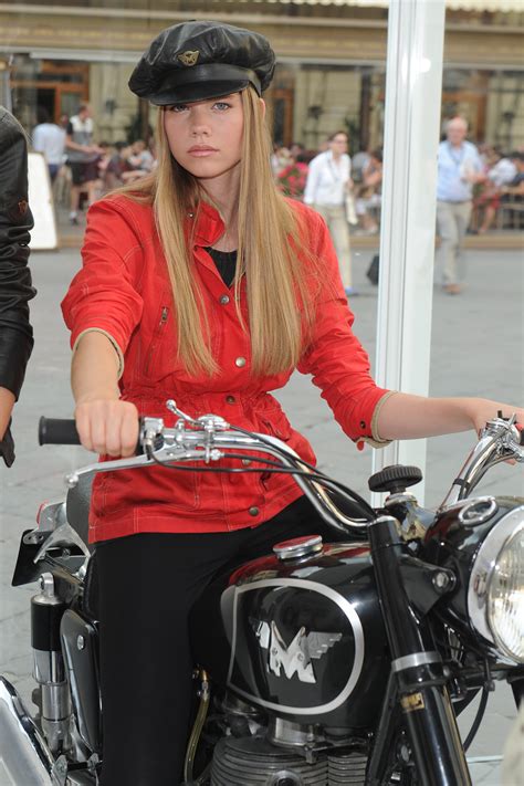 Girls On Motorcycles Pics And Comments Page 426 Triumph Forum
