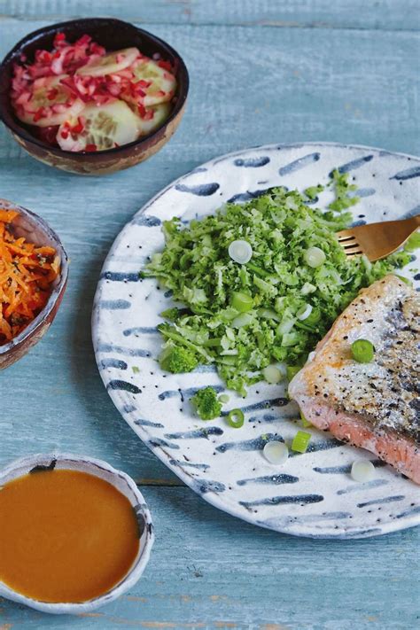 The right food choice for diabetes. Hemsley & Hemsley's spicy salmon with broccoli rice | Rezepte