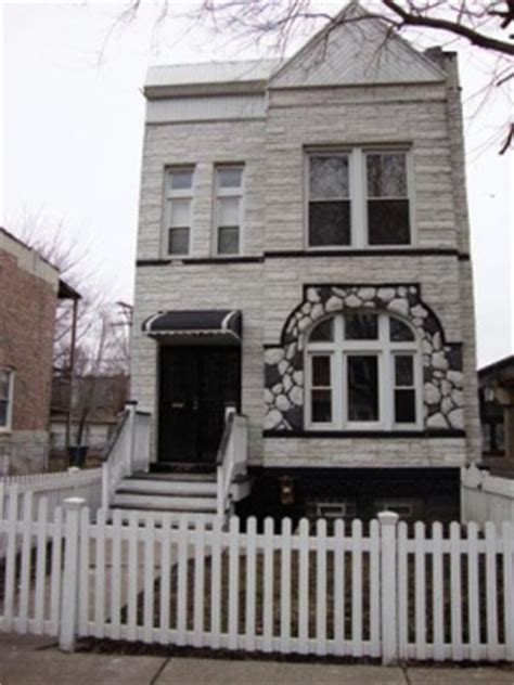 According to the chicago public records, the property at 2119 s homan ave, chicago, il 60623 has approximately 1,100 square feet, 2 beds and 1 bath with a lot size of 3,125 square feet. Shameless (US) | Locations