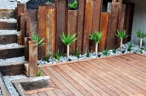 Awe Inspiring 40 Garden Edging Landscape Ideas With Recycled Materials