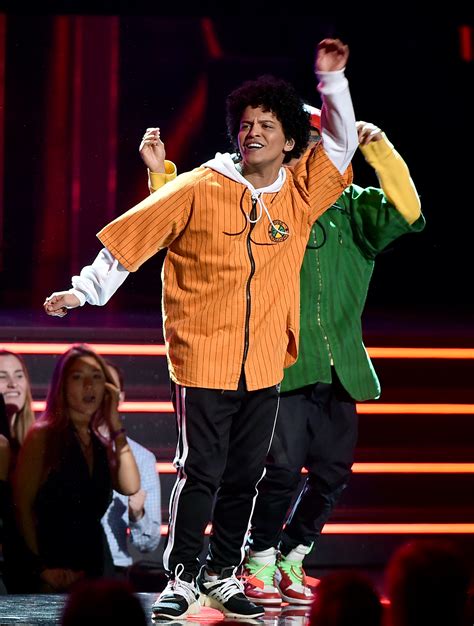 Bruno Mars And Cardi B Perform Finesse At The 2018