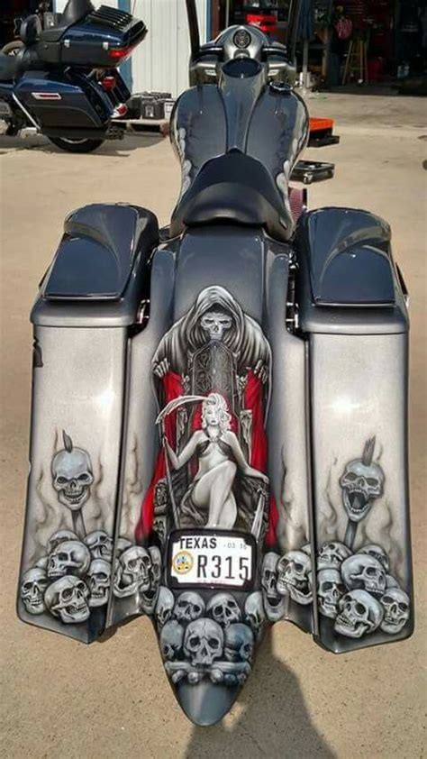 Bagger With Skull Paint Custom Paint Motorcycle Custom Motorcycle